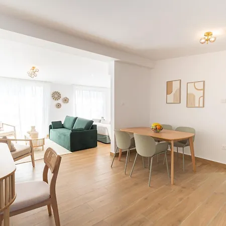 Loft מלון דירות *
